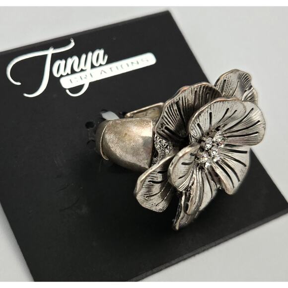 Tanya's Creations Silver Toned and Rhinestone Cocktail Ring with Stretchy Band - Picture 2 of 7